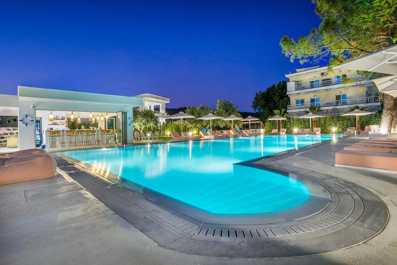 Cocoοns Luxury Suites & Villas Fourka Hotel