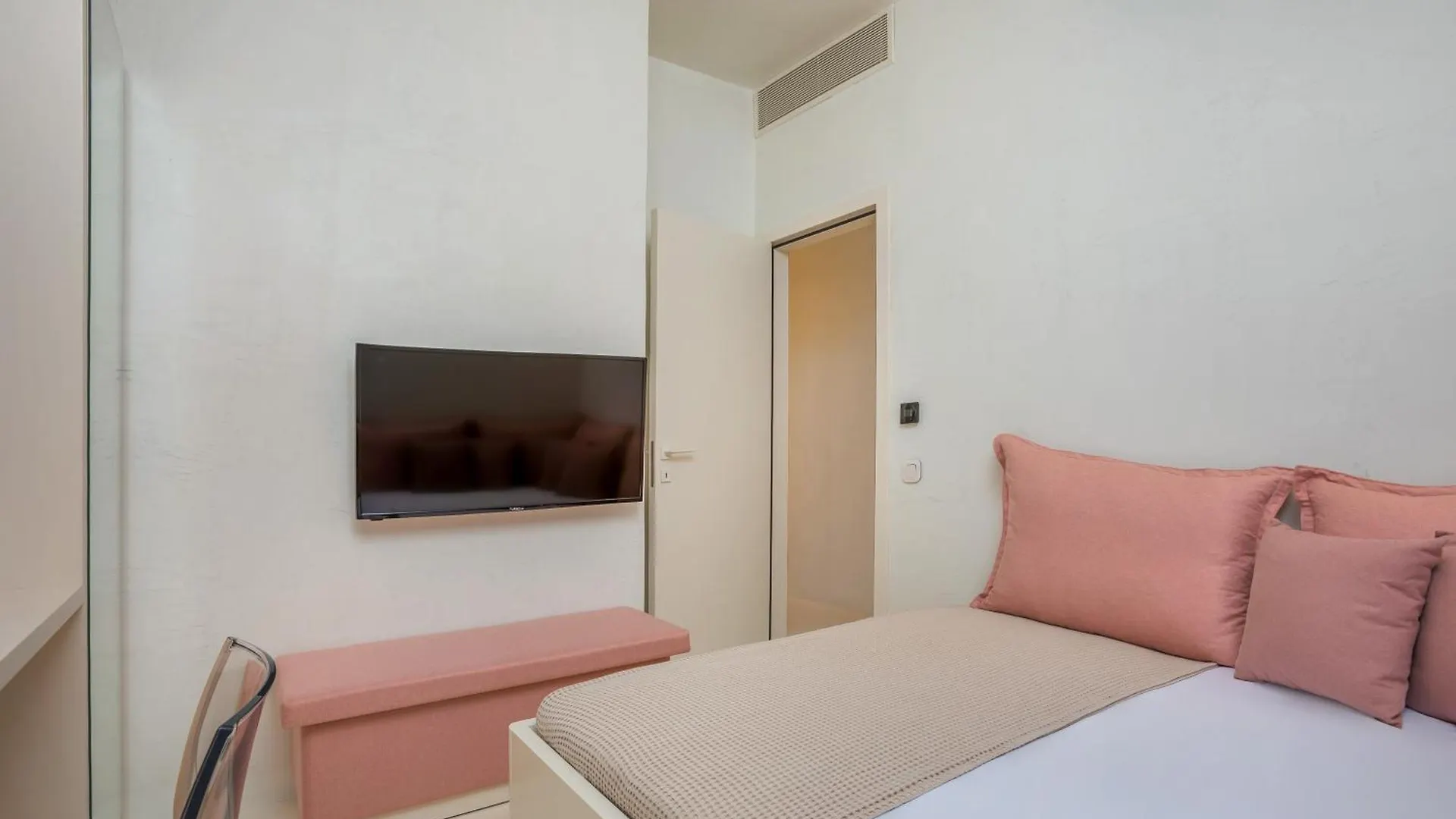 Cocoοns Luxury Suites & Villas Fourka 0*,  Greece