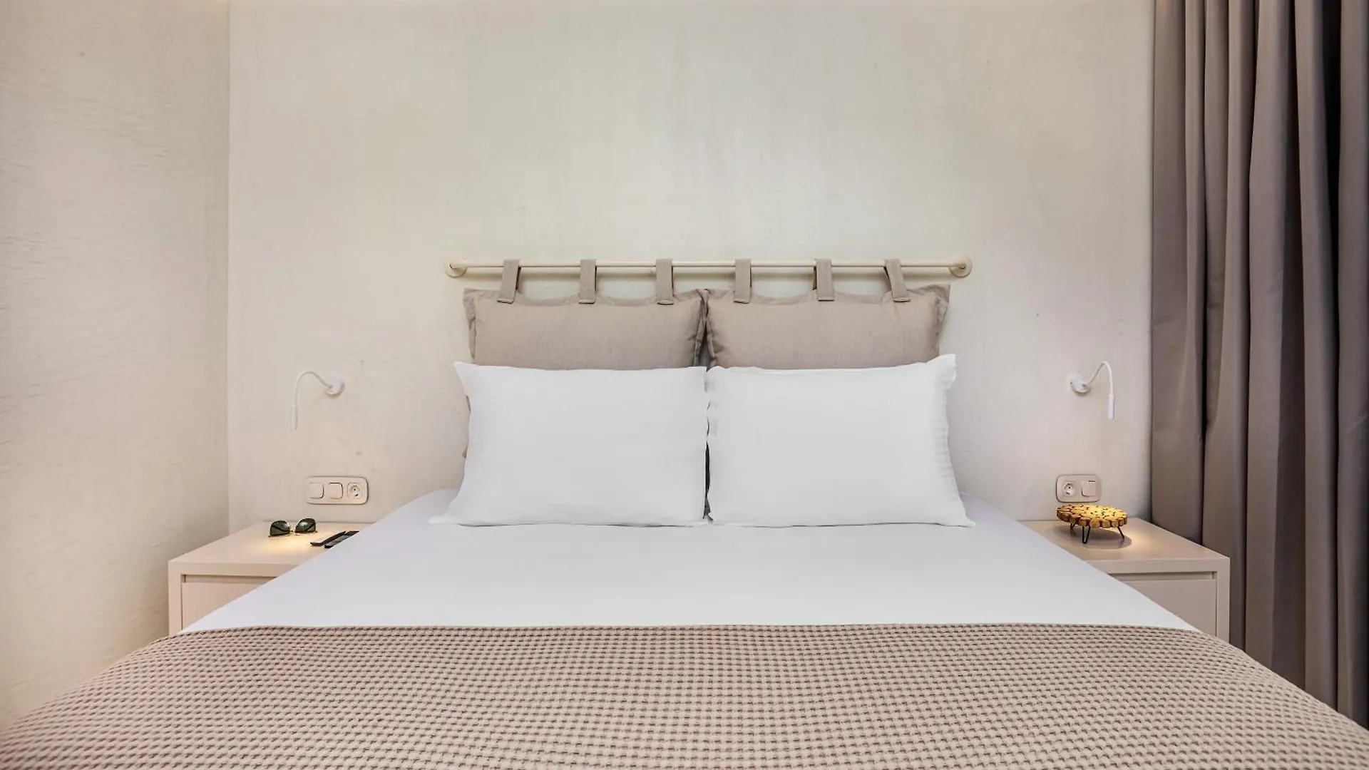 Cocoοns Luxury Suites & Villas Fourka