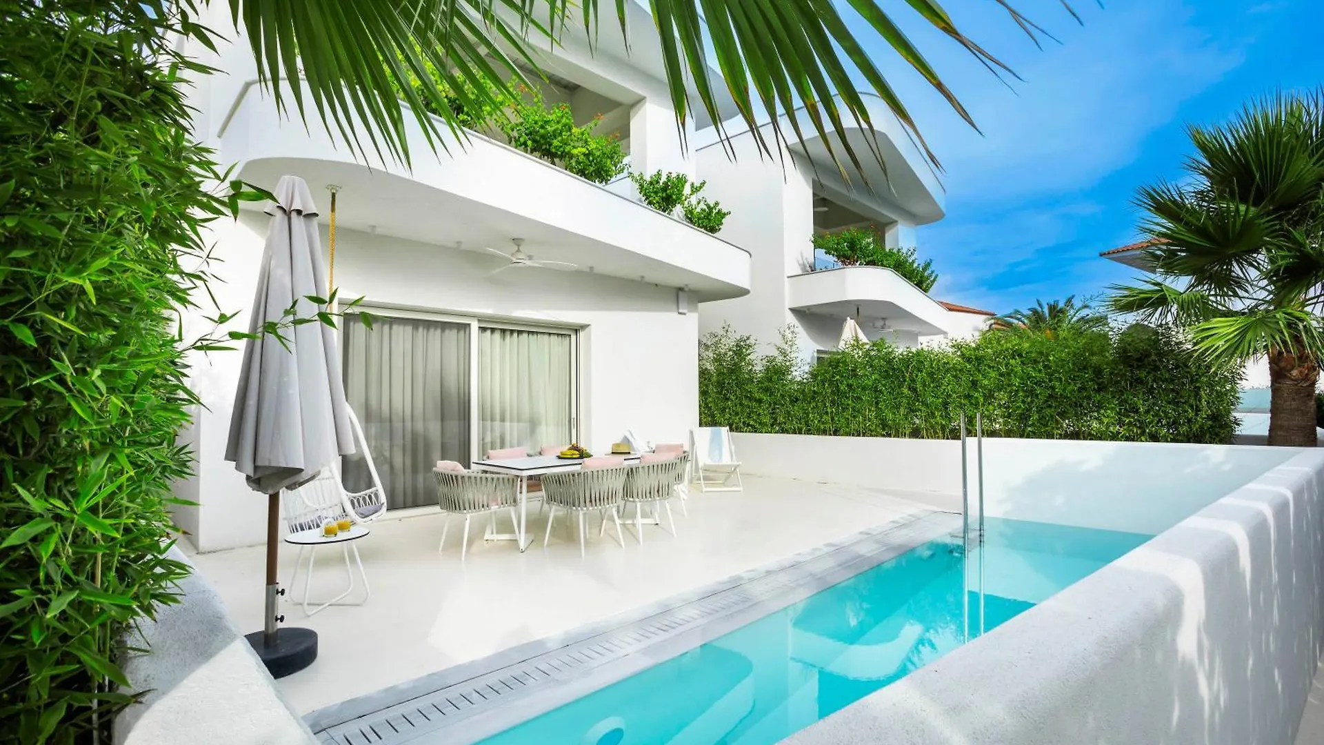Cocoοns Luxury Suites & Villas Fourka Greece