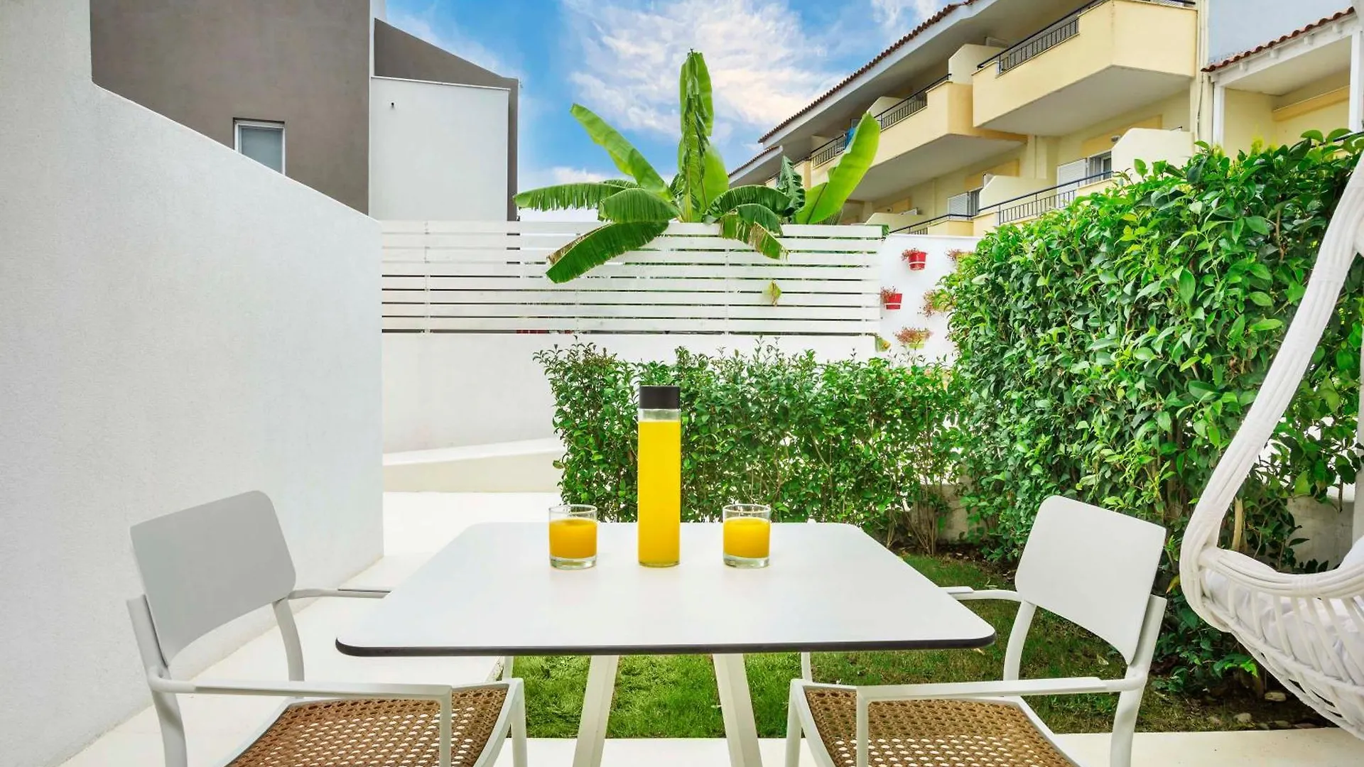 Cocoοns Luxury Suites & Villas Fourka