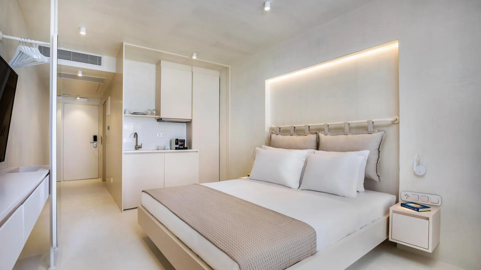 Cocoοns Luxury Suites & Villas Fourka Greece