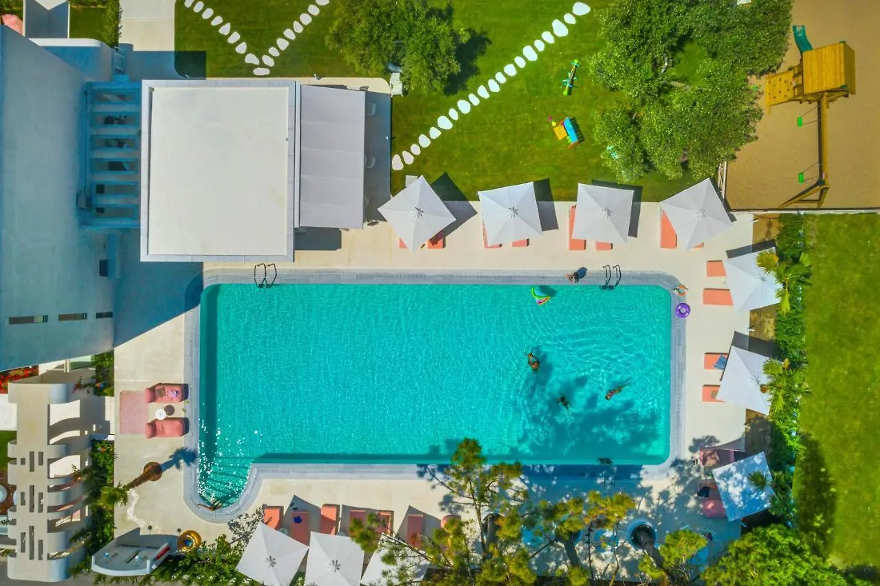 Cocoοns Luxury Suites & Villas Φούρκα
