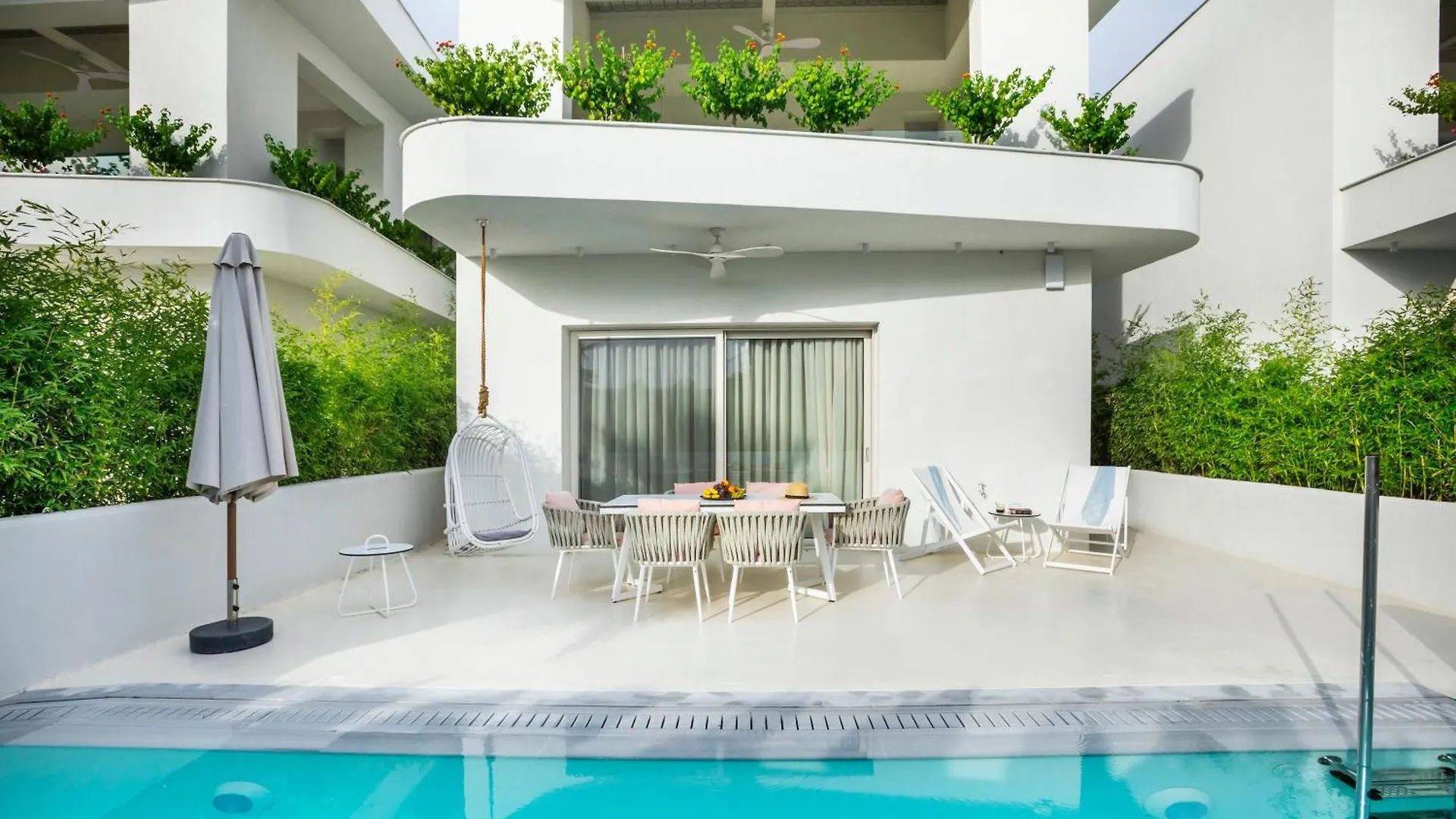 Cocoοns Luxury Suites & Villas Φούρκα