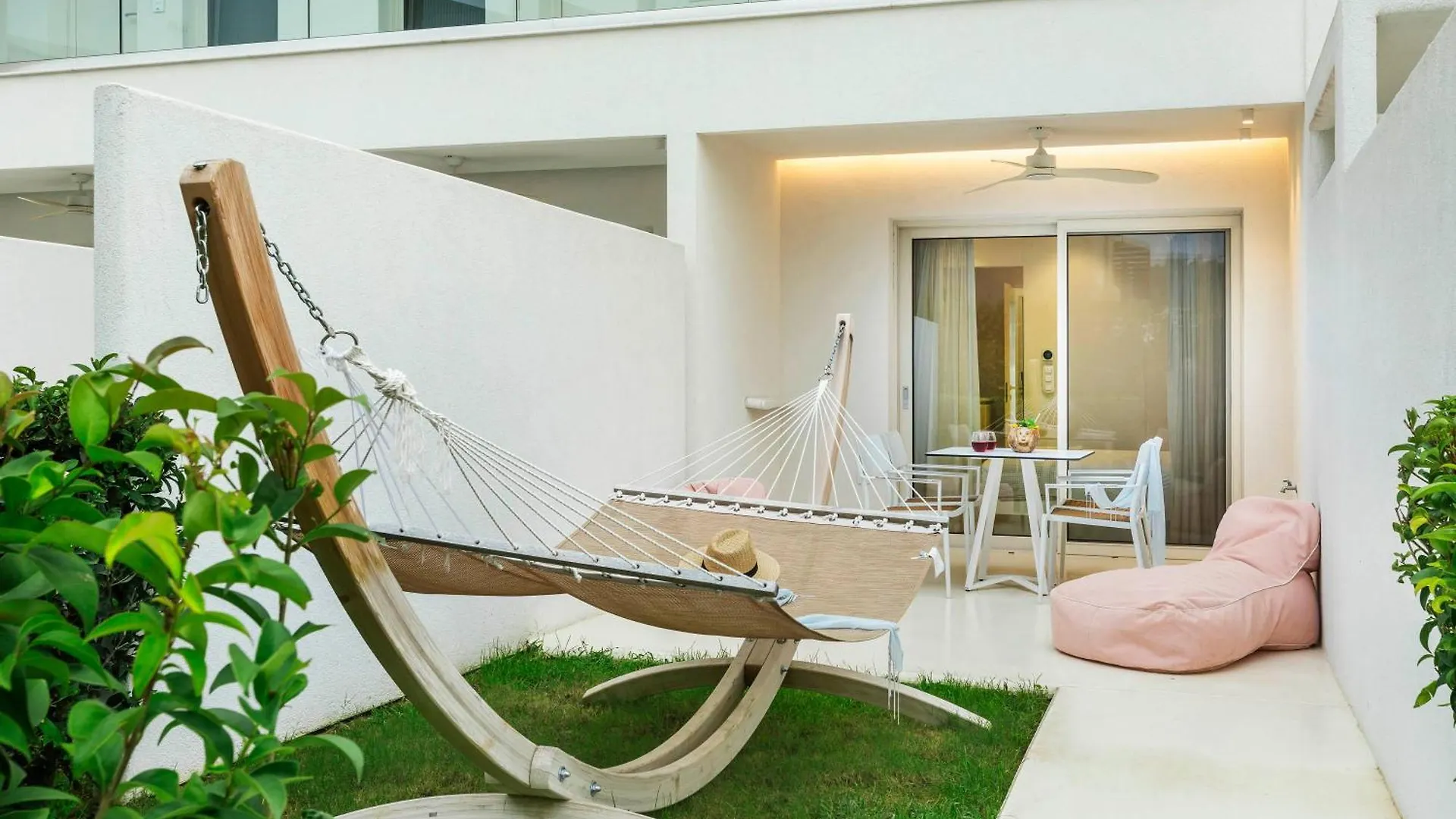 Cocoοns Luxury Suites & Villas Φούρκα 0*,